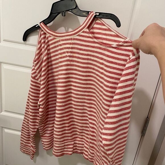 BCBGMaxazria Women's Cold Shoulder Long Sleeve Sweater. Red/White. Medium. Cute. - Picture 4 of 9